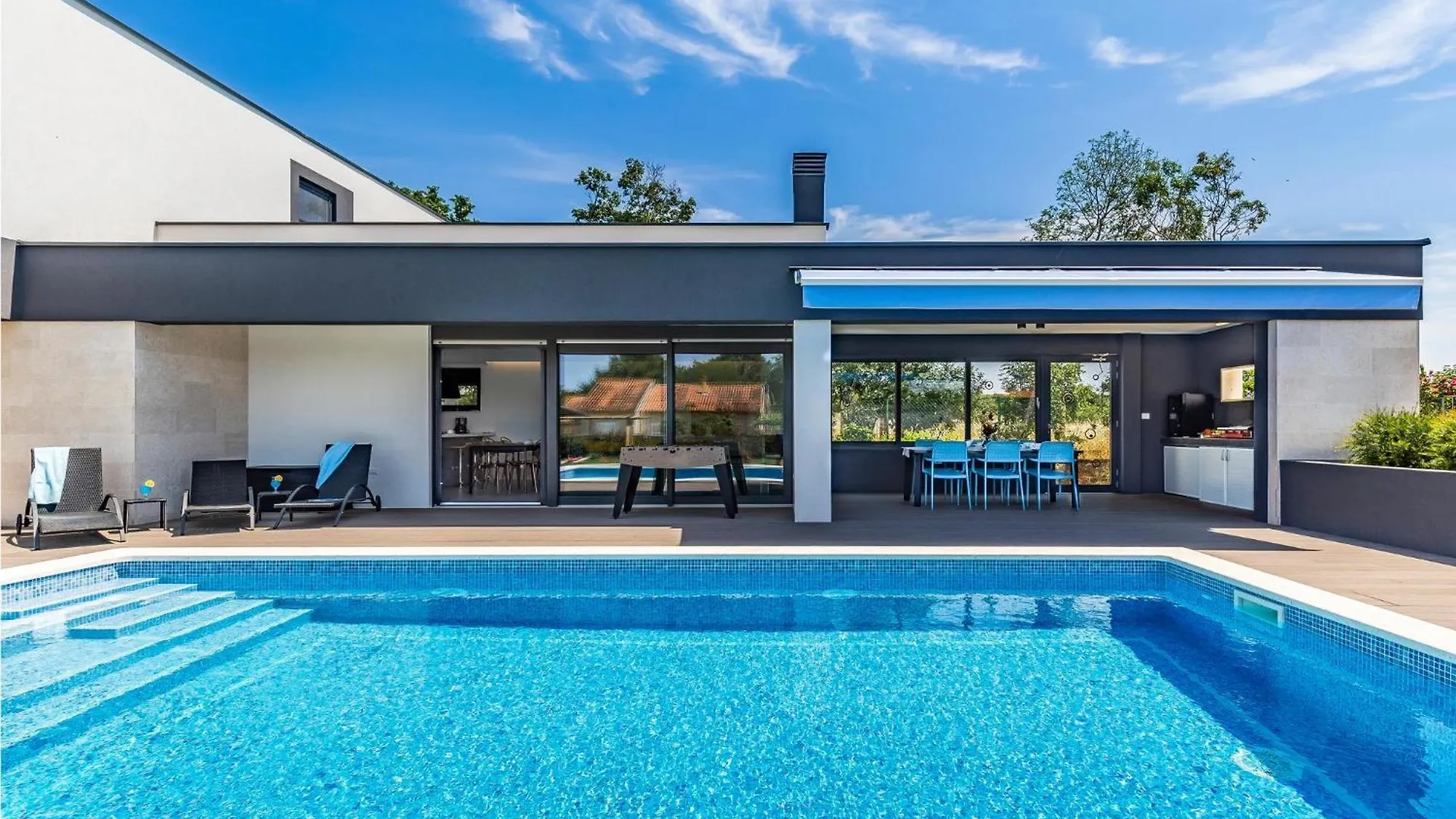 3 Bedroom Awesome Home In Valbandon