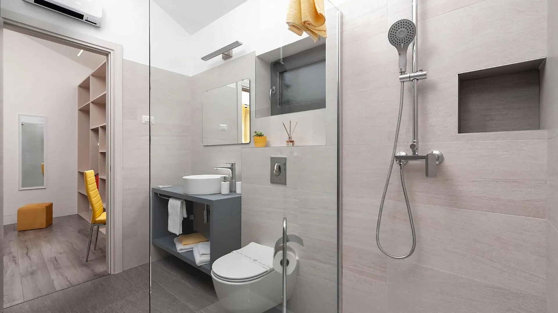 3 Bedroom Awesome Home In Valbandon 0*,